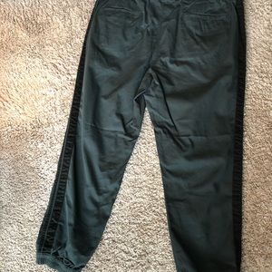 Men’s khaki jogger pant